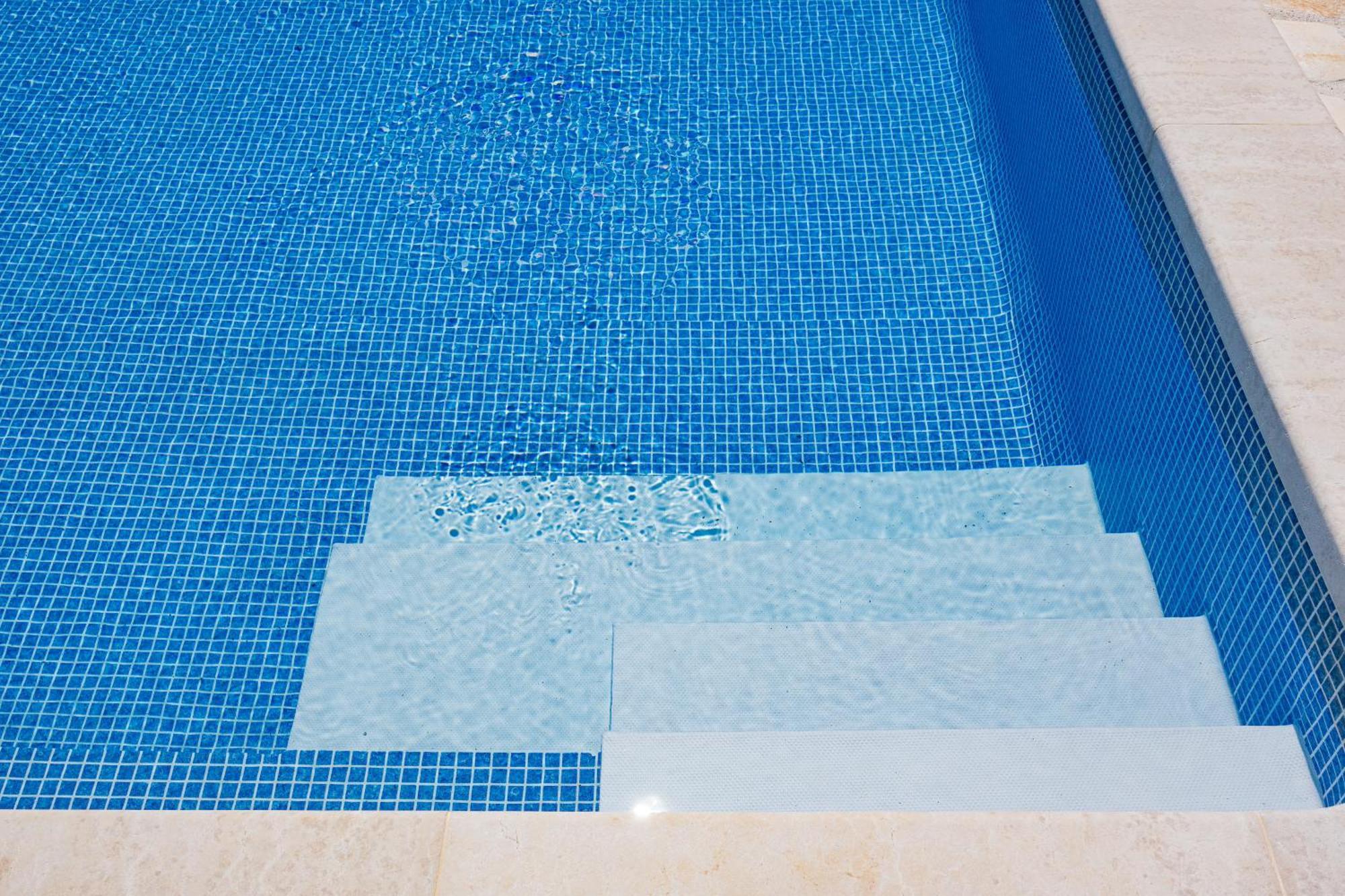 Villa Brioni With Pool By Rentistra Cabrunici Exterior photo